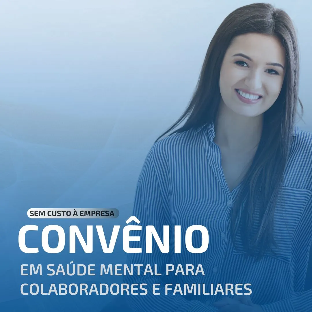 Profissional de RH apresentando convênio em saúde mental