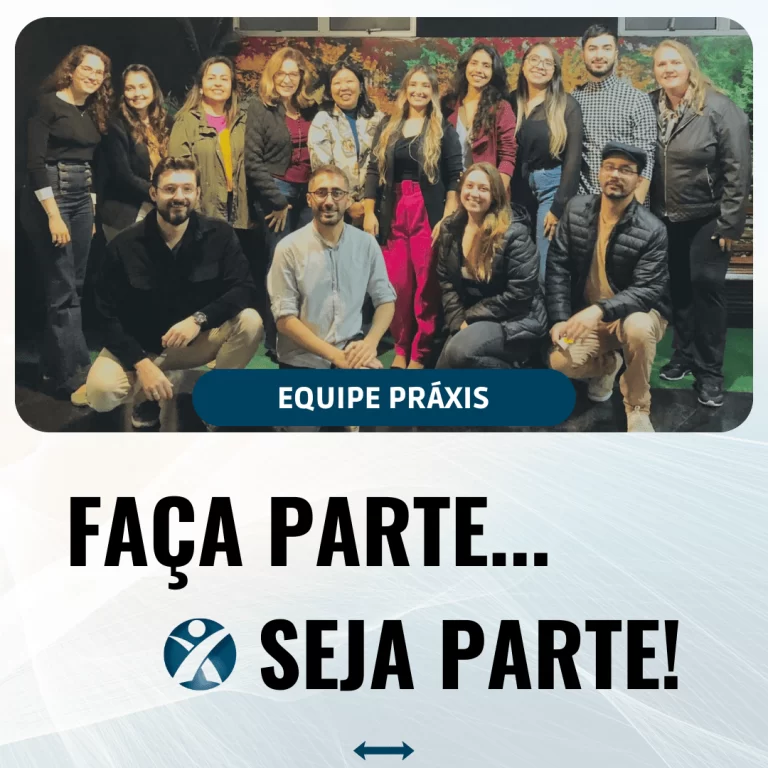 Imagem de parte da equipe de profissionais da Equipe Práxis reunida em comemoração ao dia do Psicólogo