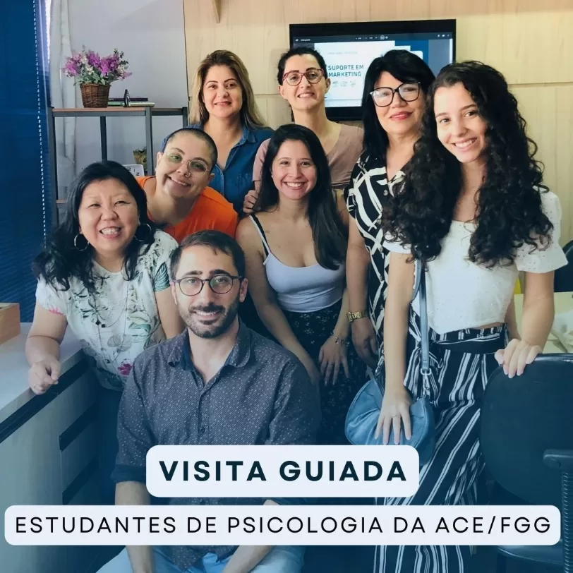 Estudantes de psicologia em visita técnica
